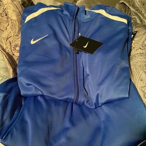 NIKE SWEATSUIT